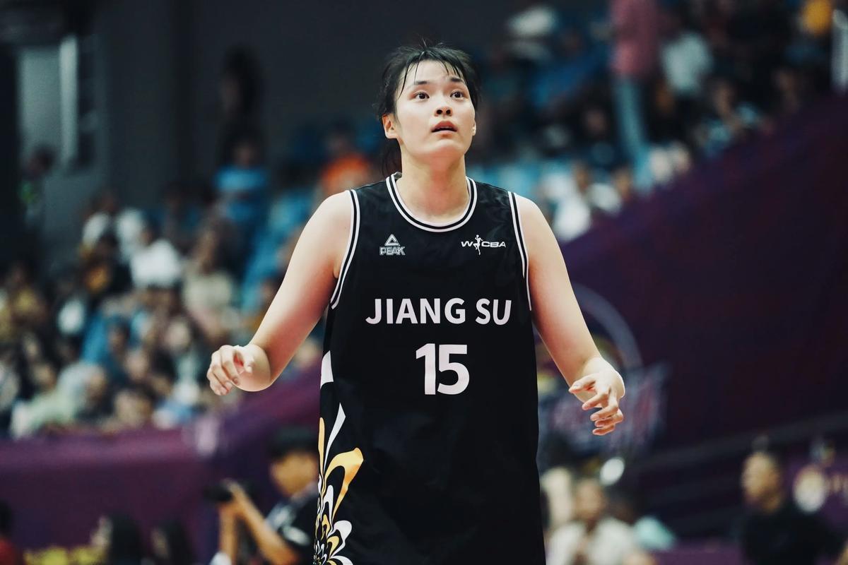 开云官网-爆冷掀翻卫冕冠军!中国女篮26岁2米王牌闪耀:无惧3大内线名将